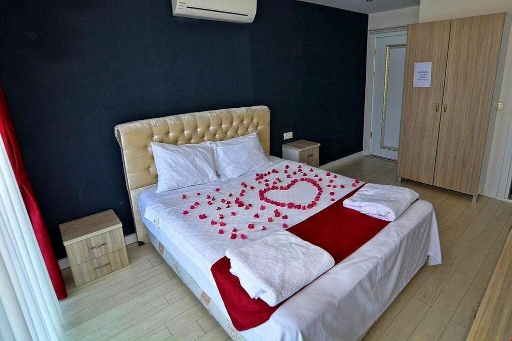 Airport Guelluek Otel Миляс Экстерьер фото